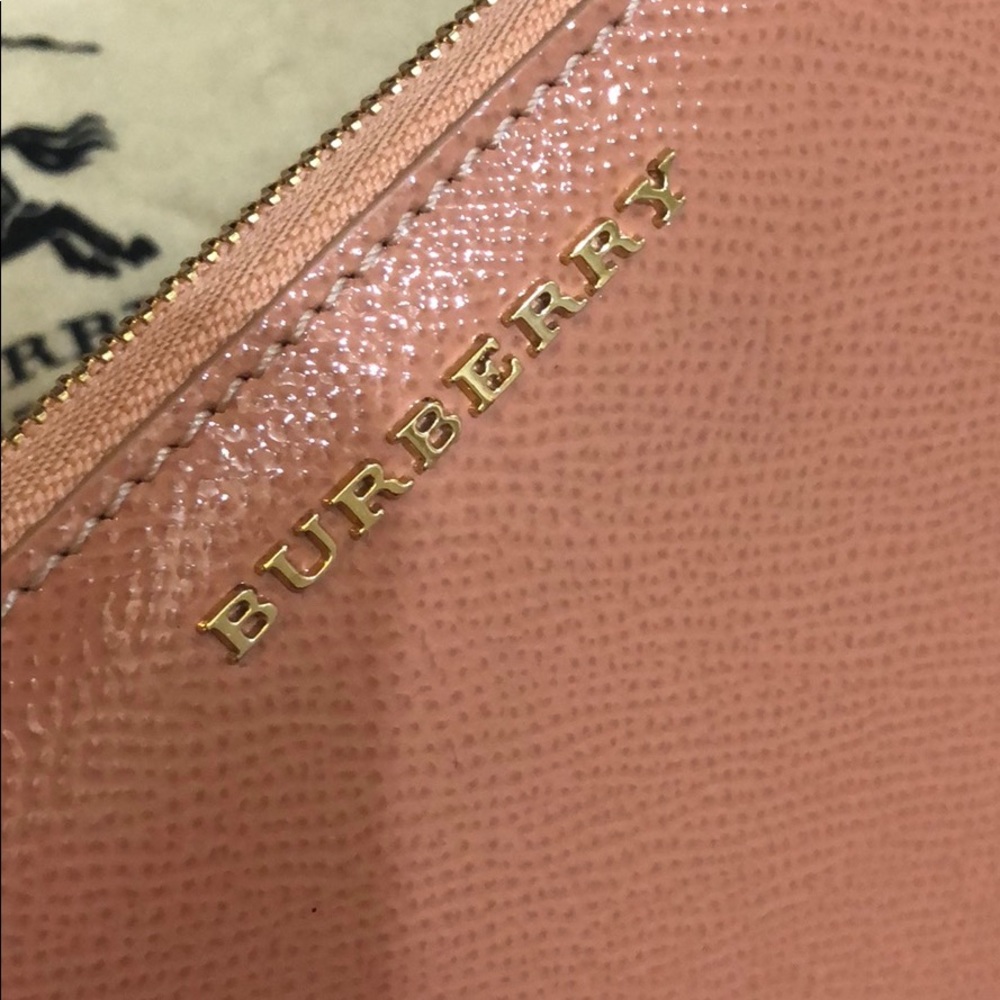 NWOT Burberry Calf Leather Zip Around Wallet - Picture 8 of 8